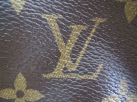 tracolla louis vuitton falsa|false Louis Vuitton stamp.